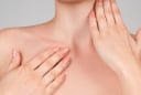 Chăm sóc vùng da ngực đúng cách để duy trì vẻ săn chắc và làm chậm quá trình lão hóa