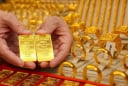 Giá vàng hôm nay (25/6): Vàng SJC và nhẫn đồng loạt 'lao dốc', nhà đầu tư cần làm gì?
