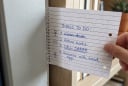 Tại sao nên kẹp một tờ giấy vào cửa tủ lạnh trong ngày nắng nóng?