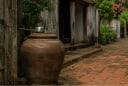 Vì sao nhiều gia đình xưa luôn có một chum nước trước cổng, có phải chỉ để đựng nước dùng?