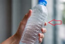 Vì sao nước đóng chai phải có nhiều đường gân?