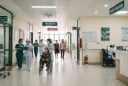 Vì sao tường bệnh viện luôn là màu trắng?