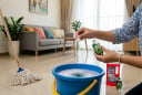 Cho vài giọt dầu gió vào nước lau nhà: Mẹo nhỏ giúp nhiều gia đình thích thú