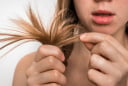 Tóc vẫn khô xơ dù dùng dầu gội đắt tiền? Có thể bạn đang mắc những thói quen này