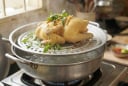Luộc gà nước sôi hay nước lạnh đều là dại: Cách luộc gà không cần nước thơm ngon, đậm vị