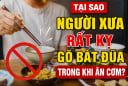 Tại sao người xưa rất kỵ gõ bát đũa trong khi ăn cơm?
