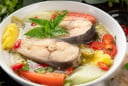 Nấu canh cá nên dùng nước sôi hay nước lạnh thì không tanh?