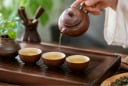 Vì sao khi uống trà không nên rót đầy chén?