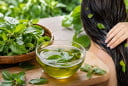 Gội đầu bằng nước lá húng quế: 3 công dụng bất ngờ cho mái tóc, nhiều người biết quá muộn