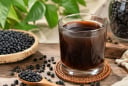 'Khung giờ vàng' uống nước đậu đen: Uống đúng lúc mới phát huy lợi ích, uống sai dễ phản tác dụng