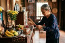 Vì sao các cụ kiêng thắp hương ban đêm? Lời dặn của người xưa có phải chỉ là mê tín?