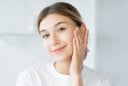 Vì sao da ngày càng khô sau tuổi 40? Chuyên gia chỉ ra nguyên nhân và cách cải thiện hiệu quả