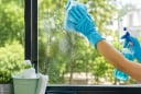 7 mẹo lau kính sạch bóng, không để lại vệt: Càng biết sớm càng đỡ mất công