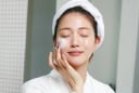 Làn da khỏe đẹp bắt đầu từ bước rửa mặt: Những sai lầm nhiều người chỉ nhận ra khi da đã tổn thương