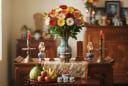 4 loại hoa đặt lên bàn thờ hút may mắn tiền bạc vào nhà