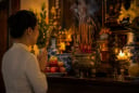 Tháng 7 âm lịch, vì sao nhiều người dặn không nên thắp hương vào buổi tối?