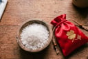Các cụ dặn: Tháng 7 âm ra đường nhớ mang 7 thứ này bên người để tránh xui xẻo