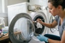 Máy giặt tưởng sạch nhưng lại đầy cặn bẩn: Bao lâu nên vệ sinh một lần?