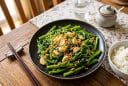 Mẹo xào rau muống xanh mướt, dậy mùi thơm