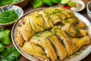 Rắc lá chanh vào thịt gà luộc không chỉ để thơm, lá chanh còn có những công dụng bất ngờ
