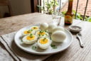7 loại thực phẩm không bao giờ được đặt trong lò vi sóng: Nguy cơ nổ tung và nhiễm độc!