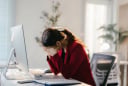 Burnout văn phòng và cái giá của cuộc đua thành tích ở người trẻ