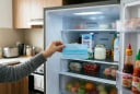 Mẹo đặt khẩu trang vào tủ lạnh: Công dụng bất ngờ giúp giải quyết 2 nỗi lo lớn của mọi gia đình