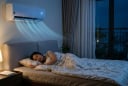 Ngủ bật quạt hay máy điều hòa tốt cho sức khỏe hơn? Bác sĩ chỉ ra sai lầm 90% người Việt mắc phải