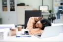 Burnout văn phòng và hành trình tìm lại sự cân bằng của người trẻ