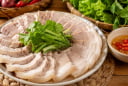 Thịt luộc muốn mềm mọng thơm, đầu bếp thường chú ý bước này ngay từ đầu