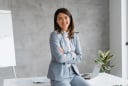 Phụ nữ tự chủ tài chính bằng nghề truyền thống và công nghệ mới