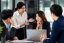 Giao tiếp kiểu này ở công sở khiến người Giỏi cũng khó thăng tiến, càng nói càng dễ mất điểm