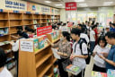 Vì sao sách giáo khoa khan hiếm trước thềm năm học mới?