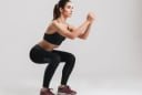 Phụ nữ sau 40 muốn bụng gọn, eo thon cần duy trì 5 thói quen này
