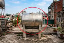 Nên để bồn nước trong nhà hay ngoài trời?