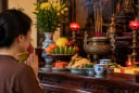 Thắp hương xong bao lâu thì nên hạ lễ, hóa vàng?