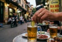 Tại sao nhiều người thích cho vài lát chanh tươi vào cốc bia?