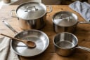 Cảnh báo quan trọng đối với gia đình đang sử dụng nồi inox, chảo inox