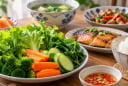 Vì sao nên ăn rau đầu tiên trong bữa ăn? 5 lợi ích đáng chú ý, nhiều người đang làm ngược