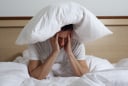 Mất ngủ vào mùa hè do đâu? Cảnh báo hệ lụy sức khỏe nếu kéo dài