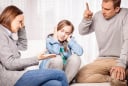 Cha mẹ khiến con tổn thương cảm xúc bằng cả lời nói và sự im lặng