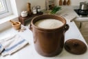 Vị trí kỵ đặt thùng gạo, nhiều gia đình vẫn vô tình mắc phải