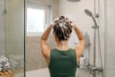 4 nguyên tắc gội đầu giúp tóc phồng tự nhiên, cả tuần không bết