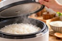 Bao lâu sau khi nồi cơm điện chuyển sang giữ ấm thì có thể mở nồi? Chờ đúng lúc cơm ngon hơn hẳn