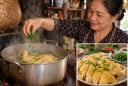 Vò nắm lá này thả vào nòi, gà căng mọng nước, không sợ đỏ xương