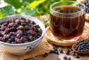Ăn đỗ đen hay uống nước đỗ đen tốt hơn?