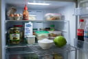 Vì sao nên đặt 1 bát muối trắng vào ngăn mát tủ lanh?