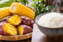 Ăn khoai và ngô thay cơm trắng: Có tốt hơn không, ai nên và không nên áp dụng?
