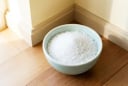 Vì sao nên đặt một bát muối trắng trong nhà? Có 5 lý do đặc biệt