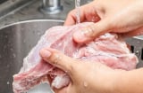 Sai lầm tai hại khi rửa thịt, phần lớn người Việt đang mắc phải, tăng nguy cơ ngộ độc lên gấp 10 lần